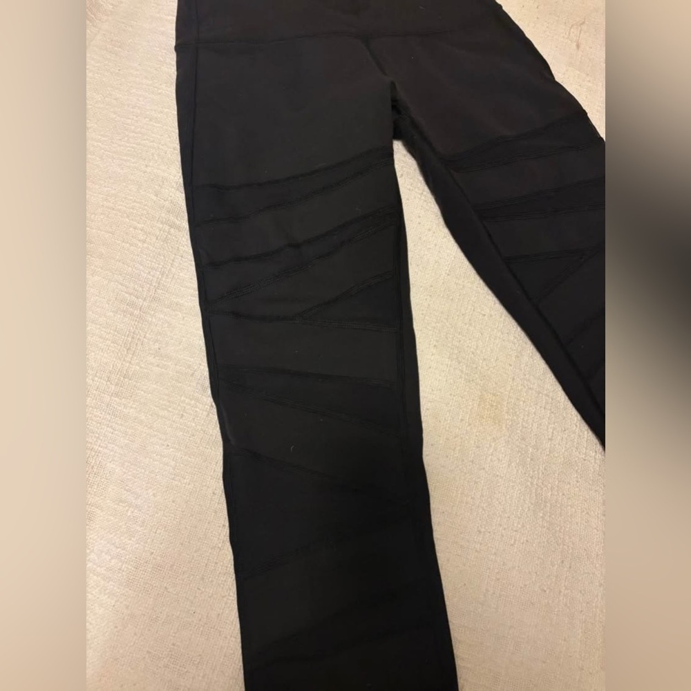 Women’s Lululemon High Rise Mesh Cut Out Legging